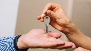'Del arriendo a la casa propia': Presentan proyecto para que familias puedan comprar la vivienda que arriendan