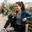 Conoce las propiedades de la yerba mate que pueden acompañar la actividad física durante la primavera, desde su aporte energético hasta sus componentes antioxidantes.