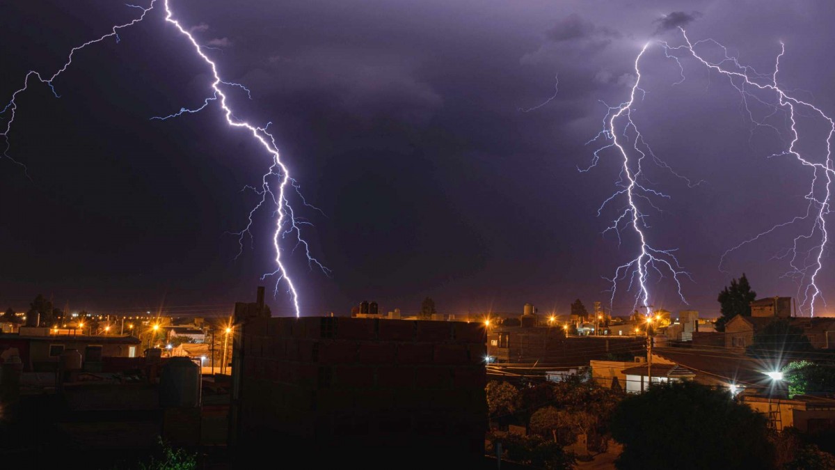 Emiten aviso meteorológico por probables tormentas eléctricas en tres regiones del país