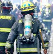 Dos personas fallecieron la mañana de este miércoles tras un voraz incendio que consumió dos viviendas de un block de departamentos en la comuna de Cerrillos, Región Metropolitana.