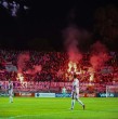 El partido entre Everton y Universidad de Chile fue suspendido tras el lanzamiento de bengalas y bombas de estruendo en el estadio Sausalito. El duelo estaba 1-0.