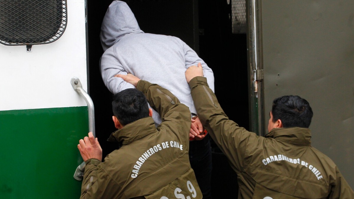 Secuestrado por deuda de droga: Carabineros detiene a 9 personas y libera a víctima en Recoleta