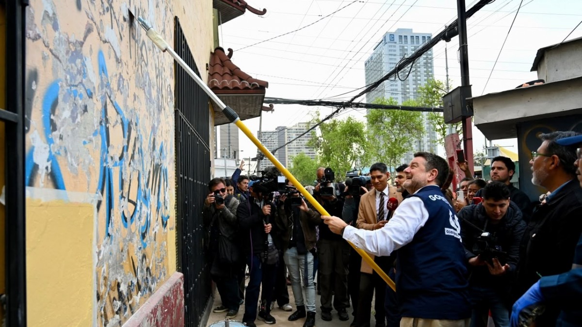 Gobierno de Santiago impulsa recuperación de fachadas en uno de los sectores más transitados de Estación Central