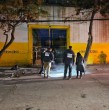 Disparos contra una exbodega abandonada en calle Cruz, Independencia, dejaron una persona fallecida. Un vehículo gris habría efectuado varios tiros antes de huir del lugar