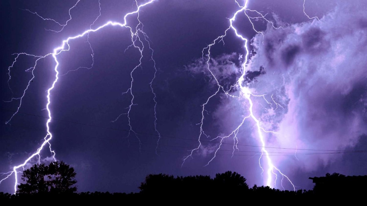 "Inestabilidad atmosférica": Sectores de tres regiones del país se mantiene bajo aviso de tormentas eléctricas de Meteorología