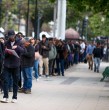 La segunda jornada de la feria laboral en Viña del Mar reunió a más de 300 personas desde temprano, buscando postular a cerca de 500 puestos de trabajo ofrecidos por al menos 15 empresas.