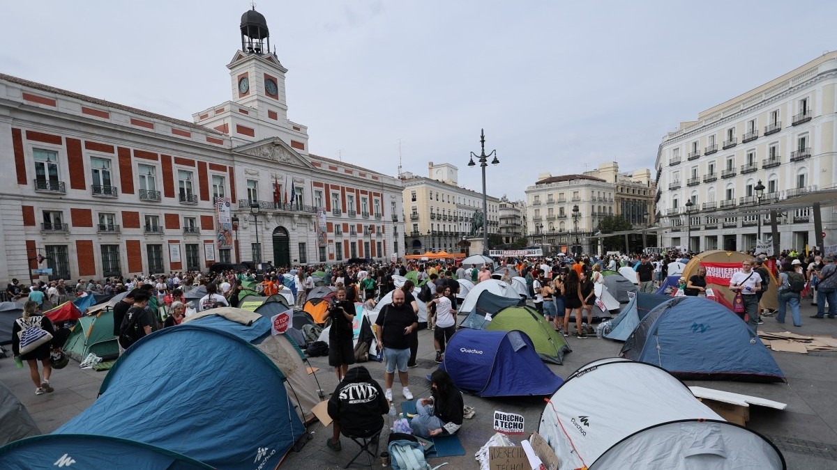 Tras dramático caso de mujer de 87 años: Cientos de personas acampan en Madrid contra la crisis de la vivienda