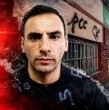 Francisco Javier Rivera Galaz, buscado por el homicidio del cabo Alejandro Ortiz, es investigado por la PDI y Fiscalía Sur por su presunto vínculo con la banda brasileña Primer Comando de la Capital (PCC) y permanece prófugo.