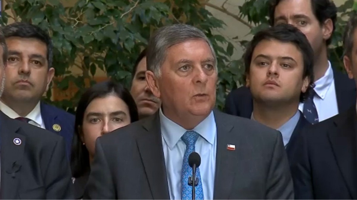 Ministro Alvarado asegura "total y absoluta disposición del Gobierno" para cambiar la propuesta de reforma de seguridad