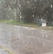 Truenos, relámpagos y fuertes lluvias se han registrado en distintos sectores de la Región Metropolitana. Revisa los videos de la tormenta en Peñaflor, Talagante y Paine.