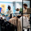 Una nueva cadena mexicana de moda con descuentos podría llegar a Chile: Promoda registró su marca ante Inapi y cuenta con más de 200 tiendas en México. La firma está ligada a Grupo Axo y al gigante estadounidense TJX. Conoce los detalles.