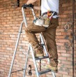 La Tarjeta Banco de Materiales para jefas de hogar permite financiar reparaciones y mejoras en la vivienda. Conoce qué tipos de arreglos contempla este beneficio y cuáles son sus principales características.