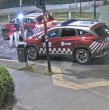 Un niño de dos años fue amenazado durante un robo al interior de una vivienda en Las Condes. El presunto responsable fue detenido por equipos de seguridad municipal tras una búsqueda.