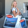 Alexandra Litvinova se sumó con humor al meme chileno que surgió por la similitud entre Aritzia y Ariztia. La pareja de Alexis Sánchez incluso editó la bolsa para seguir la broma.