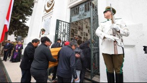 Último adiós a mártir de Carabineros: Suboficial Aguilera fue sepultado en el mausoleo institucional del Cementerio General