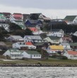 Las Islas Malvinas, conocidas en inglés como Falkland Islands, forman un archipiélago ubicado en el Atlántico Sur, aproximadamente a 500 kilómetros de la costa de Argentina, frente a la Patagonia.