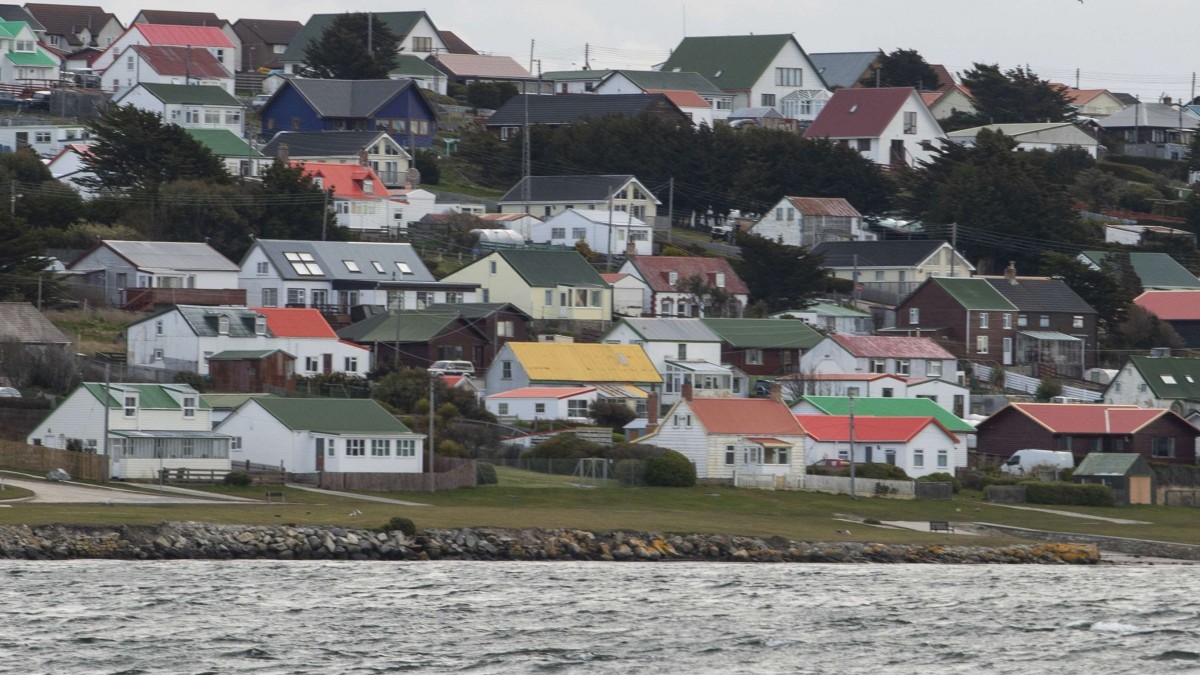 ¿Cuánto demora un viaje a las Islas Malvinas desde Punta Arenas?
