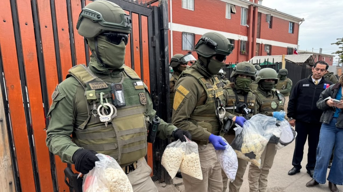 Operativo antidrogas en Cerrillos termina con 7 detenidos: Allanan 10 domicilios a metros de un colegio