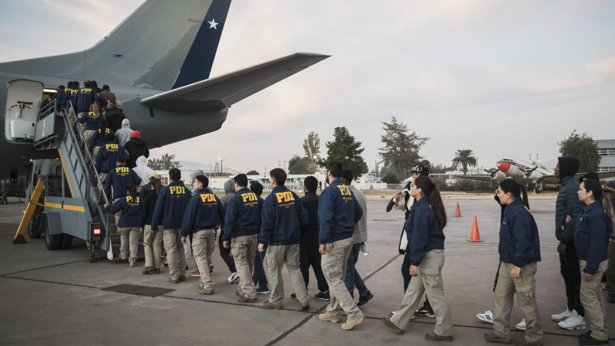 Gobierno realiza noveno vuelo de migrantes y suma más de 1.700 expulsiones desde marzo