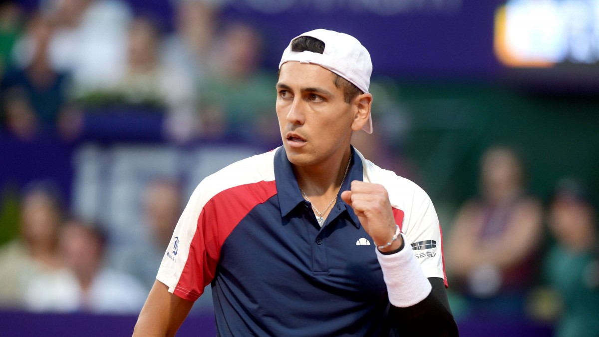 Alejandro Tabilo aplastó a Tommy Paul y avanzó a segunda ronda del ATP de Tokio