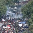 Miles de estudiantes se reunieron para marchar por la Alameda tras una convocatoria de la Confech. Los primeros incidentes se registraron a la altura de la Universidad Católica, donde intervino Carabineros.