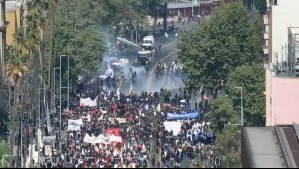 Incidentes en la Alameda en medio de marcha estudiantil convocada por la Confech