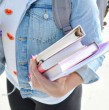 Desde este jueves 1 de octubre ya se puede postular a la gratuidad en Educación Superior, uno de los beneficios estudiantiles más importantes para quienes buscan cursar una carrera profesional. Conoce hasta cuándo se puede realizar el proceso.