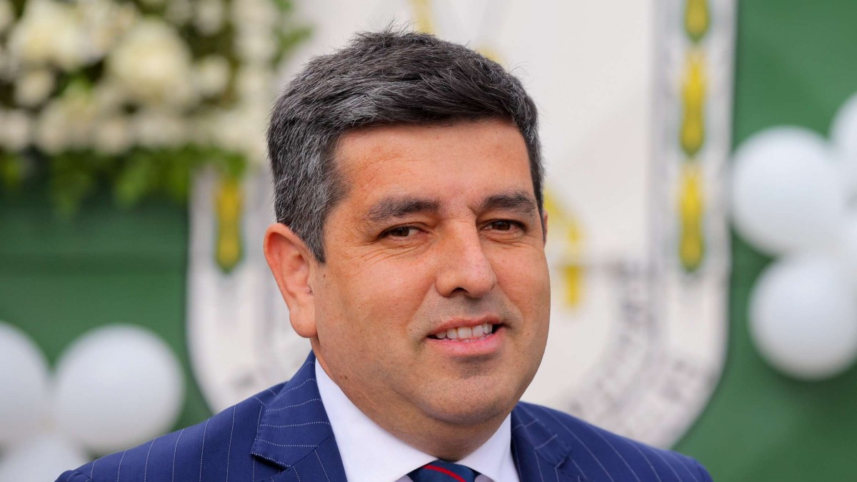 Delincuentes roban elementos al interior del vehículo del diputado Daniel Valenzuela en Providencia