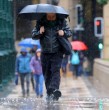 Santiago tendrá este viernes una jornada marcada por lluvia y posibles tormentas eléctricas. Las precipitaciones serán variables durante la mañana y aumentarían después de las 17:00 horas.
