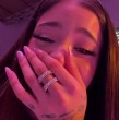 Un mal rato vivió Katteyes mientras se encontraba en pleno rodaje. La cantante mostró en sus historias de Instagram su evidente molestia por cómo quedó su cabello.