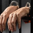 Un hombre que pasó más de 40 años en prisión recuperó su libertad luego de que nuevos exámenes de ADN aportaran antecedentes sobre su caso. Su liberación reabre la discusión sobre las pruebas que llevaron a su condena.