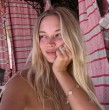 Alexandra Litvinova se sumó con humor al meme chileno que surgió por la similitud entre Aritzia y Ariztia. La pareja de Alexis Sánchez incluso editó la bolsa para seguir la broma.