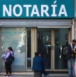 35 notarios, conservadores y archiveros dejaron sus funciones tras entrar en vigencia el límite de 75 años. ¿Quién es el funcionario de mayor edad y qué casos llamaron la atención? Revisa los detalles.