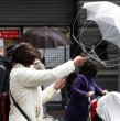 Este sábado, la Dirección Meteorológica de Chile (DMC) emitió dos avisos por viento que afectarán con rachas de hasta 70 km/h a sectores de siete regiones del país, incluida la Región Metropolitana. ¡Detalles!