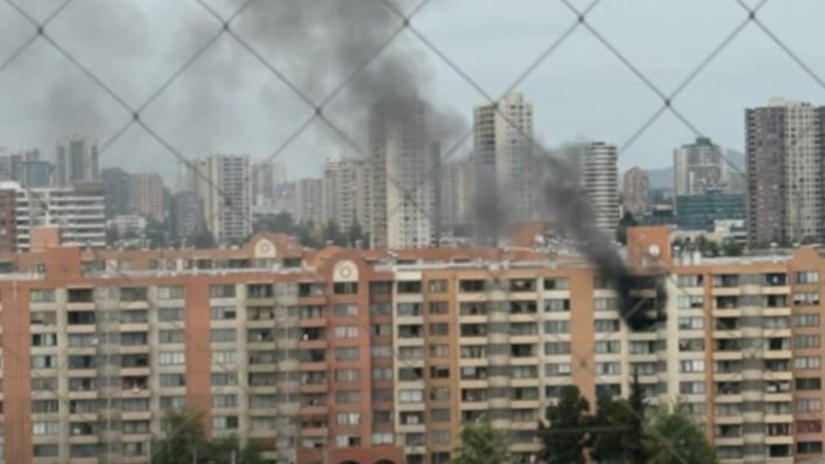 Hombre muere en incendio tras denuncia por violencia intrafamiliar: Mujer e hijas lograron escapar