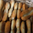 La gastronomía chilena volvió a destacar a nivel internacional, esta vez de la mano de dos preparaciones tradicionales que fueron incluidas entre los 15 mejores panes del mundo por TasteAtlas.