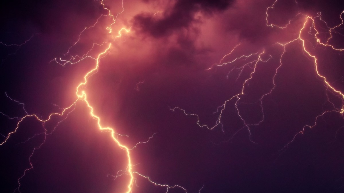 Incluida la RM: Meteorología emite aviso por tres días de tormentas eléctricas con granizos y viento en sectores de siete regiones