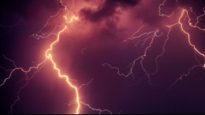 Incluida la RM: Meteorología emite aviso por tres días de tormentas eléctricas con granizos y viento en sectores de siete regiones