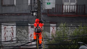 Hasta 7 horas sin servicio: Estas son las 8 comunas con cortes de luz programados para este lunes en la RM