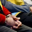 La propuesta establece que las personas condenadas por determinados delitos graves deberán cumplir una mayor proporción de sus penas antes de poder solicitar este beneficio y aumenta la participación de las víctimas en el proceso.