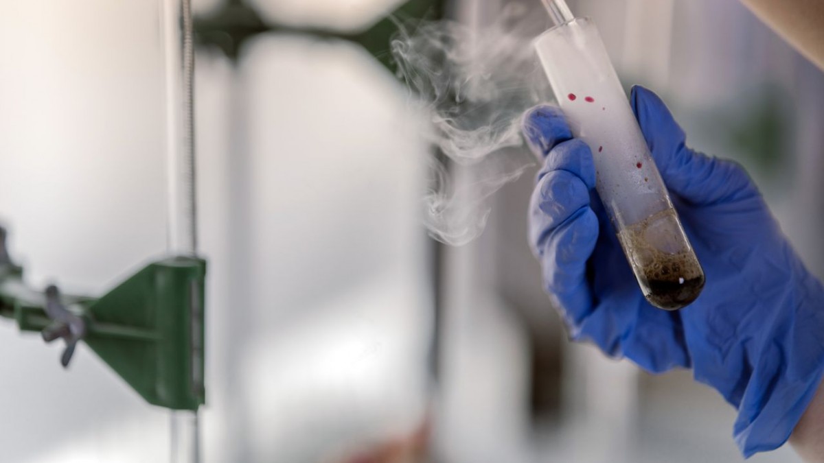 Tragedia en laboratorio ruso: investigadora muere tras romper tubo de ensayo con peligrosa bacteria