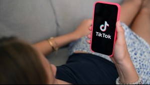 ¿Tu hijo usa TikTok? Lanzan en Chile la primera 'guía para madres, padres y cuidadores' sobre esa red social