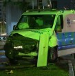 Una ambulancia de la ACHS permanece abandonada en La Florida tras un accidente ocurrido la tarde del lunes. El conductor no habría informado el siniestro a la institución, que tomó conocimiento durante la madrugada y gestiona su retiro.