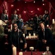 El tema mezcla regional mexicano y bolero norteño, nació de un video de Eduin Caz cantando Hongos y es el primer sencillo de De todo un poco, el próximo álbum de Arjona.