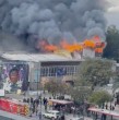 Un incendio de gran magnitud afecta al Teatro Municipal de Maipú. La emergencia provocó la evacuación de personas del sector y movilizó a Bomberos hasta el recinto