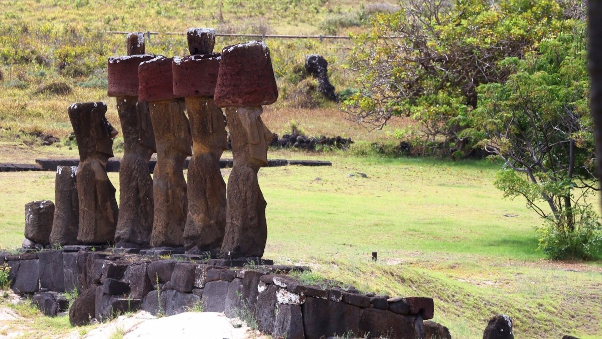Armada desvincula a dos funcionarios en prisión preventiva por violación de joven en Isla de Pascua