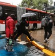 Tras las intensas lluvias registradas en la Región Metropolitana, Santiago tendrá jornadas de chubascos y posibles tormentas eléctricas. Alejandro Sepúlveda anticipó el pronóstico para los próximos días y advirtió sobre nuevas lluvias.