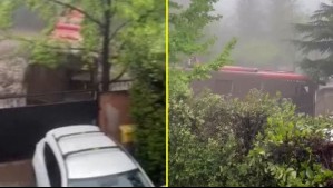 Videos muestran la fuerza del aluvión en Las Condes: Bus RED es completamente arrastrado por el agua