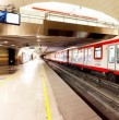 En medio de la emergencia provocada por el aluvión que afecta a la comuna de Las Condes, Metro informó durante la tarde de este jueves el cierre preventivo de dos accesos a estación Los Domínicos debido a la acumulación de agua en el exterior.