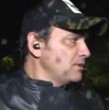 El periodista Gonzalo Ramírez recorrió sobre una tanqueta del Ejército las calles más afectadas por el aluvión en Las Condes y mostró buses arrastrados, vehículos atrapados y daños en la vía pública.